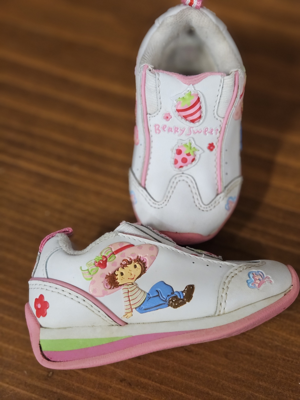 Vintage Y2k Strawberry Shortcake Character Sneakers Size 5